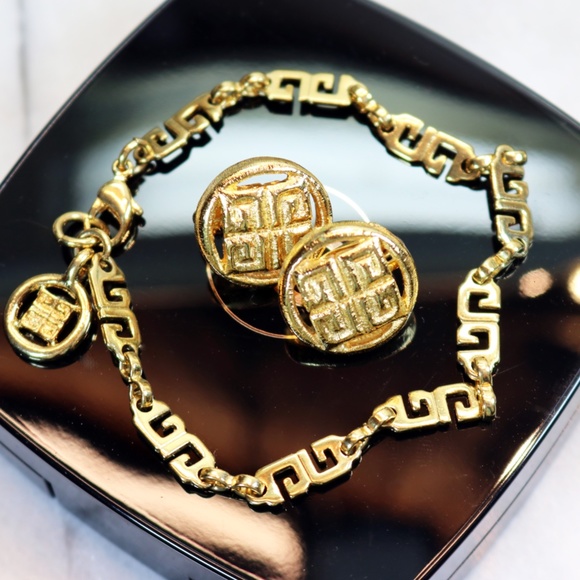 Givenchy Jewelry - ⚜️ Beautiful Vintage Givenchy Bijoux G-Link Gold Logo Charm Bracelet & Earrings